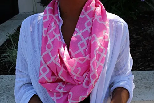 Womens Interlocking Chain Square Pattern Scarf w/ Zipper Pocket - Pop Fashion (Pink)